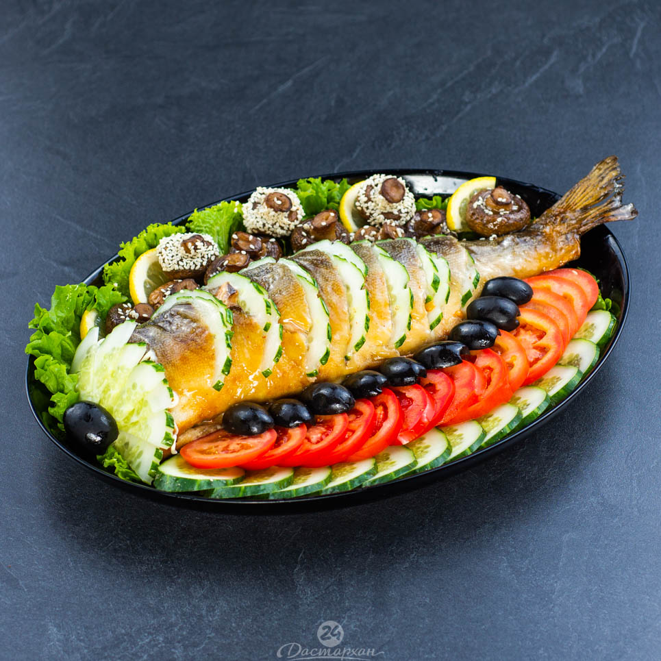 Рыба с грибами на овощной подушке