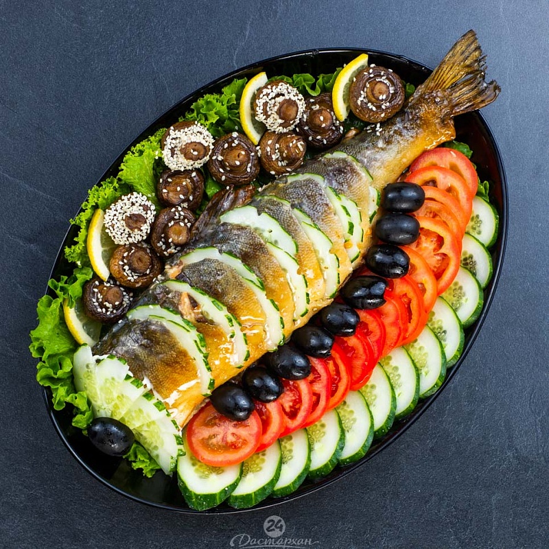 Рыба с грибами на овощной подушке